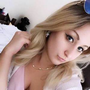 Meet your Posher, Elaine